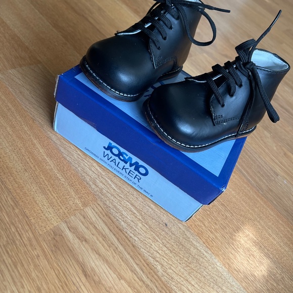 Josmo walking shoes - Picture 2 of 4